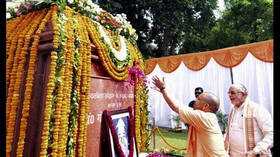 Chief minister Yogi Adityanath pays floral tribute at the statue of first state CM Pandit Govind Ballabh Pant on the latter’s birth anniversary, at Lok Bhavan, in Lucknow, Thursday. State finance minister Suresh Kumar Khanna, right, is also seen. (PTI Photo)