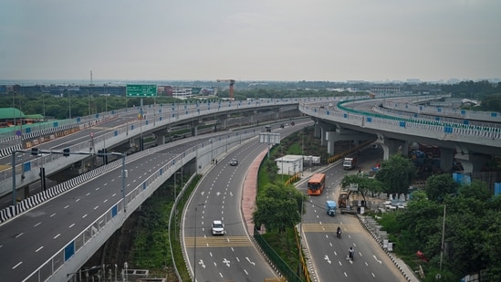 A senior NHAI official said the proposal envisages a single-pier, three-lane elevated corridor beginning at the right turn of the Dwarka Expressway tunnel and continuing towards Gurugram. (Representational photo) (Photo by Sanchit Khanna/ Hindustan Times) (Hindustan Times)