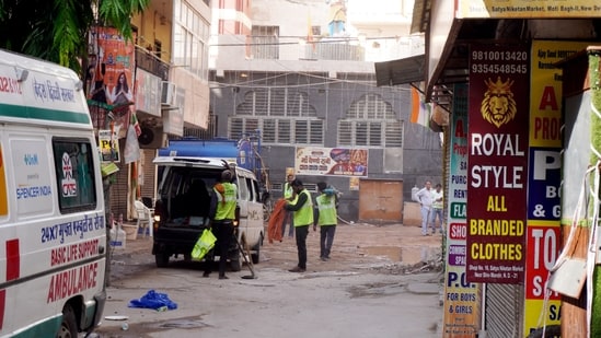 Delhi building collapse LIVE: Municipal Corporation of Delhi (MCD) personnel arrive to dismantle an unsafe adjacent structure following the deadly multi-storey building collapse tragedy at Satya Niketan, in New Delhi.