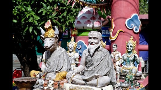 Statues of characters from the Jataka Tales at Wat Muang in the Ang Thong province of Thailand. (Shutterstock)
