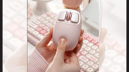 Yunzii’s silicone-covered mouse acts like memory foam, allowing you to squish it while you work.