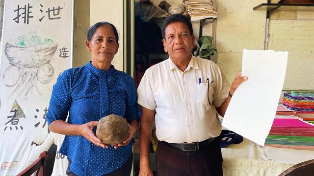 Nimal Pilalcarathna (right) of Pinnawala Elephant Dung Paper Products. (Veidehi Gite) Nimal Pilalcarathna (right) of Pinnawala Elephant Dung Paper Products. (Veidehi Gite)