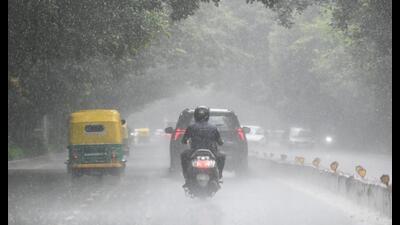 The city received showers on Friday, but they were unevenly distributed across the Capital (RAJ K RAJ /HT PHOTO) The city received showers on Friday, but they were unevenly distributed across the Capital (RAJ K RAJ /HT PHOTO)