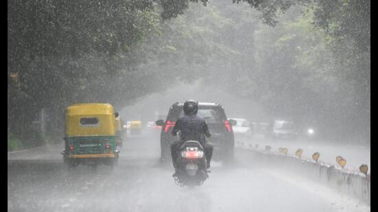 The city received showers on Friday, but they were unevenly distributed across the Capital (RAJ K RAJ /HT PHOTO)