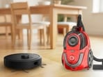 Robotic vacuum cleaner vs traditional vacuum cleaner, here's which one should you pick.