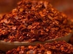 Sneaking up from behind as the staff approached the cash counter, the criminal suddenly hurled a handful of chili powder straight into the employees’ eyes.