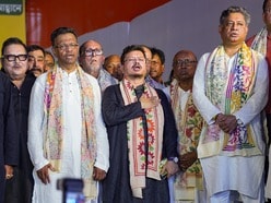 শনিবার সকালে প্রথমে কমিশনের দফতরে যান ঋতব্রত শিবিরের পাঁচ সদস্যের প্রতিনিধিদল।