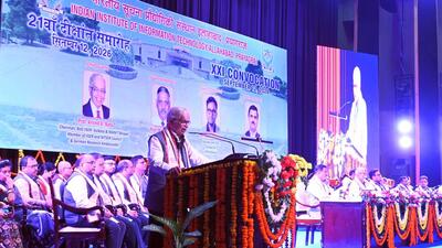 Prof Arvind A Natu addressing graduating students at IIIT-A on Saturday. (HT Photo) Prof Arvind A Natu addressing graduating students at IIIT-A on Saturday. (HT Photo)