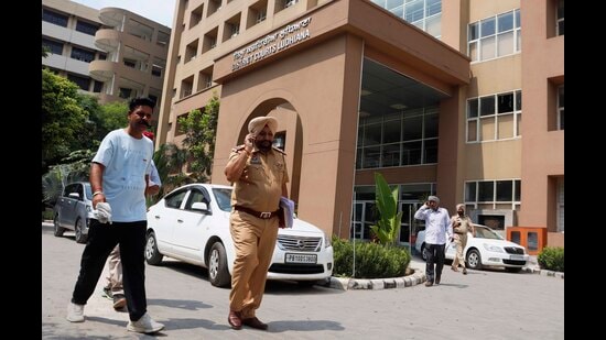 Following the threat, police teams and anti-sabotage squads conducted a comprehensive search of the entire court complex. (HT FILE)
