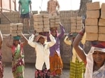 The Centre wants states to assess the use of the <span class='webrupee'>₹</span>77,000 crore BOCW cess corpus and explore pension and social security support for construction workers.