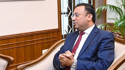 ভারত নিয়ে প্রশ্নের প্রেক্ষিতে খেপে গেলেন বাংলাদেশের বিদেশ প্রতিমন্ত্রী হুমায়ুন কবীর। (ফাইল ছবি, সৌজন্যে Bangladesh Foreign Ministry)