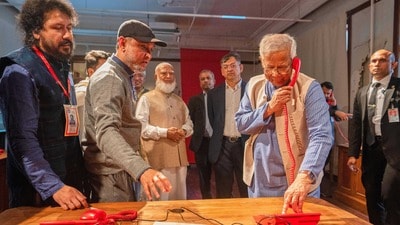 মহম্মদ ইউনুসের নেতৃত্বাধীন বাংলাদেশের অন্তর্বর্তীকালীন সরকারের প্রাক্তন উপদেষ্টার বিরুদ্ধে বিস্ফোরক অভিযোগ উঠল। (ফাইল ছবি, সৌজন্যে এপি)
