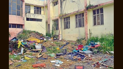Garbage was found scattered across open areas of the hospital premises. (HT Photo) Garbage was found scattered across open areas of the hospital premises. (HT Photo)