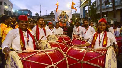 Mumbai, India - August 21, 2022: Devotees carry Parsiwada Cha Maharaja, idol of elephant-headed Hindu deity Lord Ganesha, during a procession with dhol tasha band ahead of the Ganesh Chaturthi festival, at Andheri, in Mumbai, India, on Sunday, August 21, 2022. (Photo by Vijay Bate/HT Photo) (HT PHOTO)