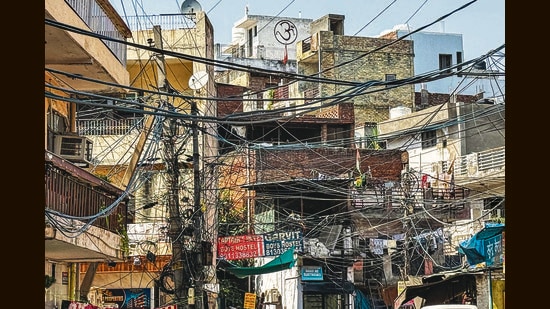 A cramped PG locality near Delhi University’s north campus. (Sanchit Khanna/HT Photo)