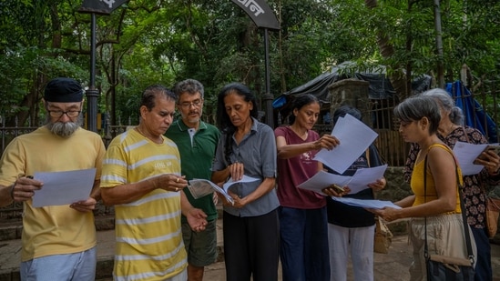 Powai Residents have opposed a 13.40 meter DP road saying it will affect the Pramod Mahajan Garden through which the road is to go.