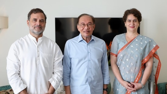 Anwar Ibrahim discussed India-Malaysia ties with Gandhi and Congress general secretary Priyanka Gandhi Vadra, who was also present during the meeting.(AICC)
