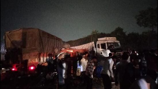 2 killed, 12 injured in multi-vehicle crash on Pune-Bengaluru highway