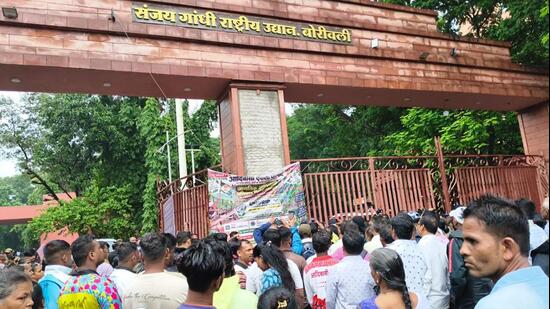 Ticket windows at SGNP were shut around 3.30pm due to excessive crowd inside, officials claimed (HT)