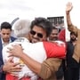 30 ఏళ్ల పోటీకి తెరదించిన హీరోలు విజయ్, అజిత్- లండన్‌లో ఊహించని కలయిక- ఆప్యాయంగా హగ్ చేసుకున్న సీఎం- వీడియో

