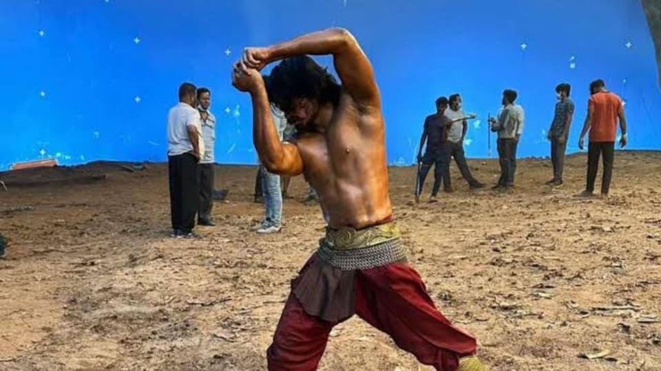175 రోజులు, 2500 గ్రాఫిక్స్ షాట్స్.. రిలీజ్‌కు రెడీ అవుతోన్న హీరో నిఖిల్ స్వయంభూ !

