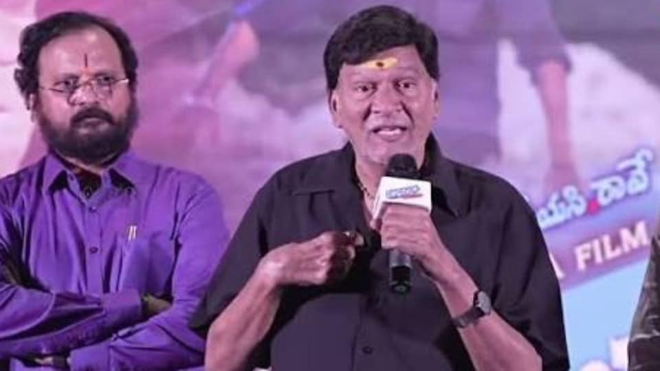 ఒక కంటితో నవ్విస్తూ, ఇంకో కంటితో ఏడిపిస్తున్నావని నాకు ఆ బిరుదు ఇచ్చారు, ఇది మన ఇంట్లో కథ: రాజేంద్ర ప్రసాద్ కామెంట్స్

