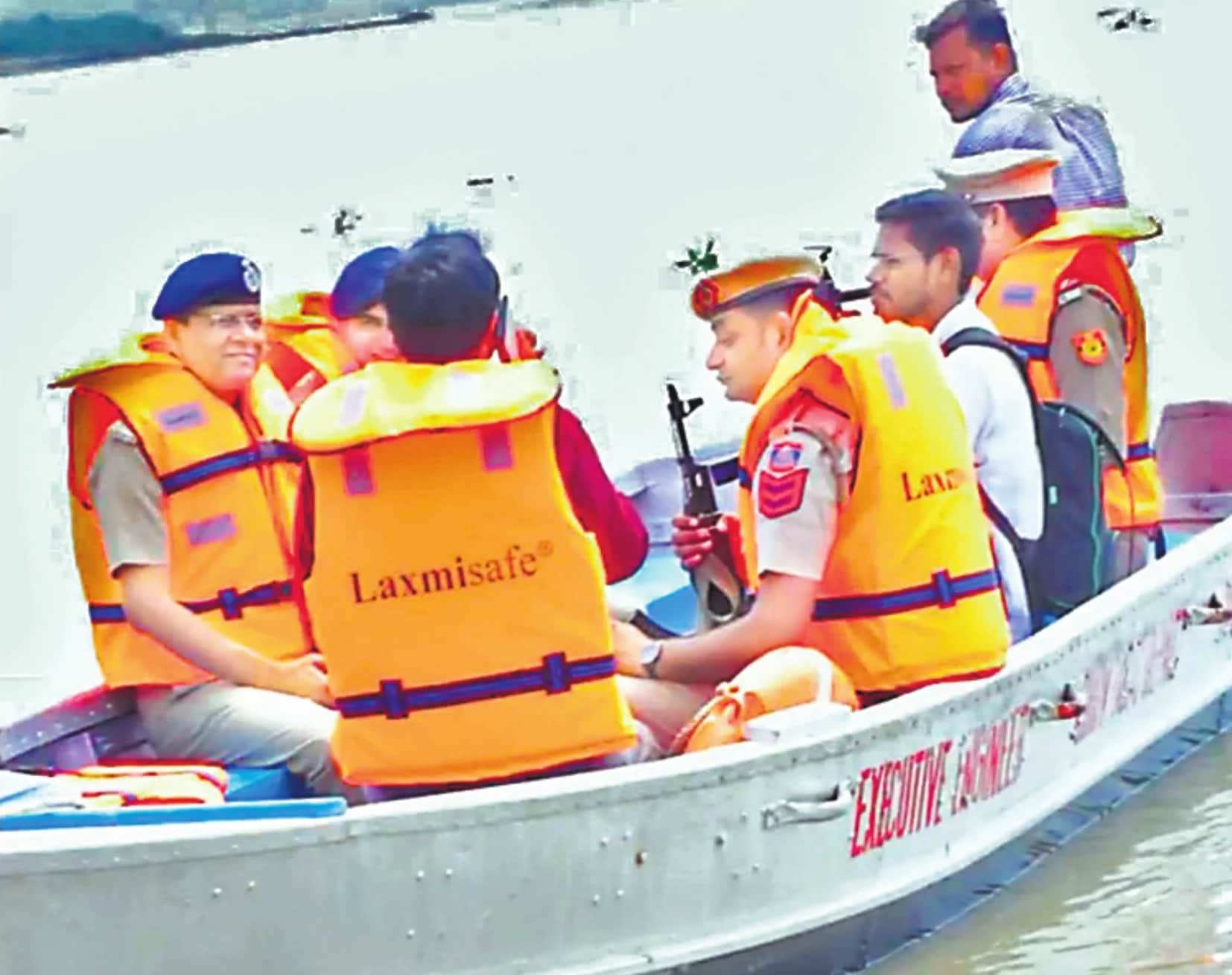 Delhi police patrol team