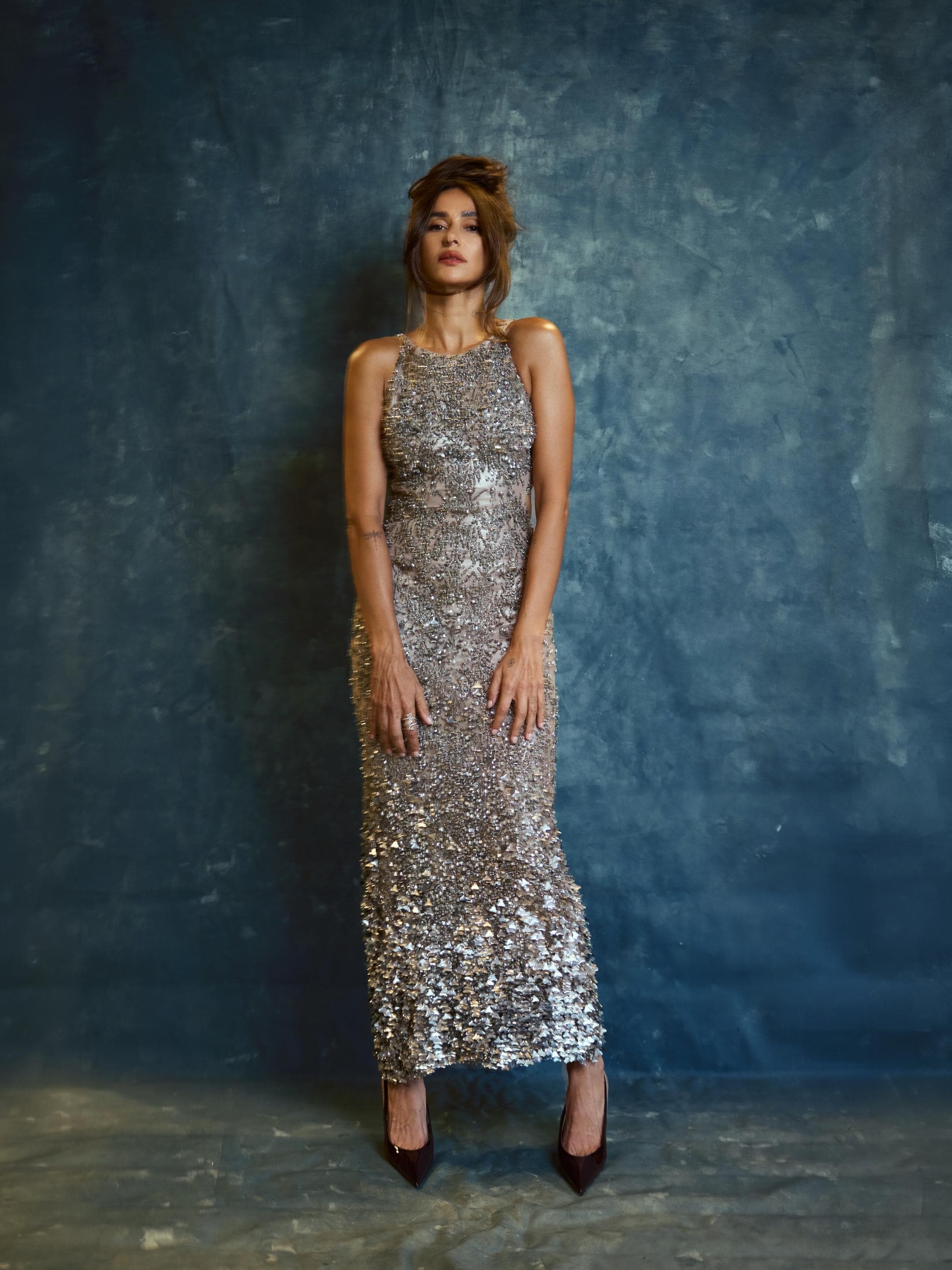 Shibani Dandekar kept the rest of her look simple while the silver dress sparkled. (Instagram) Shibani Dandekar kept the rest of her look simple while the silver dress sparkled. (Instagram)