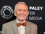 Bob Mackie, the esteemed fashion designer celebrated for his work with stars like Diana Ross and Liza Minnelli, has died at 87. 