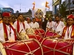 Mumbai, India - August 21, 2022: Devotees carry Parsiwada Cha Maharaja, idol of elephant-headed Hindu deity Lord Ganesha, during a procession with dhol tasha band ahead of the Ganesh Chaturthi festival, at Andheri, in Mumbai, India, on Sunday, August 21, 2022. (Photo by Vijay Bate/HT Photo) (HT PHOTO)
