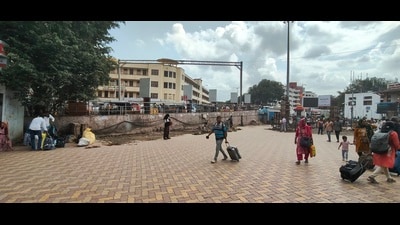 Food stalls removed to ease Pune railway station rush Food stalls removed to ease Pune railway station rush