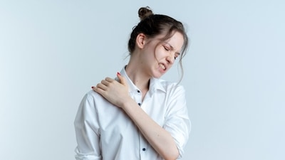Shoulder pain, especially at night, should not be overlooked. (Picture credit: freepik) Shoulder pain, especially at night, should not be overlooked. (Picture credit: freepik)