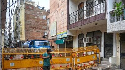 A five-storey building in Satya Niketan collapsed last Sunday, killing at least seven people and injuring five others. (HT photo)