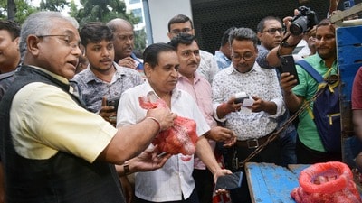 Kolkata, Aug 31 (ANI): West Bengal Panchayat Minister Dilip Ghosh officially launches the outbound onion trucks under the supervision of NAFED at Khadya Bhavan, in Kolkata on Monday. (ANI Photo) (Saikat Paul )