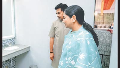 CM Gupta made the announcement while inaugurating a newly built public convenience complex at Labour Chowk in Singalpur (HT) CM Gupta made the announcement while inaugurating a newly built public convenience complex at Labour Chowk in Singalpur (HT)