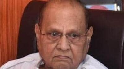Former Maharashtra minister and senior Maval leader Madan Harkachand Bafna died of a heart attack at a private hospital in Pune on Monday. (HT) Former Maharashtra minister and senior Maval leader Madan Harkachand Bafna died of a heart attack at a private hospital in Pune on Monday. (HT)