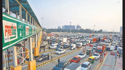MCD has said the technology will reduce queues at Delhi’s borders, lower vehicle idling times and help cut emissions during winter. (HT) MCD has said the technology will reduce queues at Delhi’s borders, lower vehicle idling times and help cut emissions during winter. (HT)