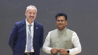 Master Nigel Fossey MBE and Pune municipal commissioner Naval Kishore Ram at the college event. Education will play a critical role in preparing young people to become responsible and active citizens who can contribute to Pune’s future, Ram said. (HT) Master Nigel Fossey MBE and Pune municipal commissioner Naval Kishore Ram at the college event. Education will play a critical role in preparing young people to become responsible and active citizens who can contribute to Pune’s future, Ram said. (HT)