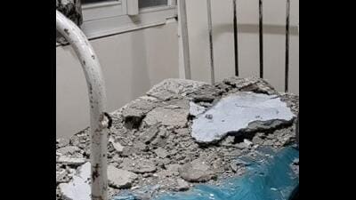 No one was injured in the incident as the bed on which the debris fell was vacant at the time. A woman and her baby adjacent to the site were moved to a safer place following the incident (HT Photo)