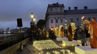 People perfrom first ever 'Ganga Aarti' on the banks of Thames river, in London, United Kingdom (PTI) People perfrom first ever 'Ganga Aarti' on the banks of Thames river, in London, United Kingdom (PTI)