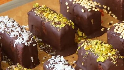 Dr Ruoy Aujla's chocolate protein bar recipe has no added preservatives. (@doctors_kitchen/Instagram)