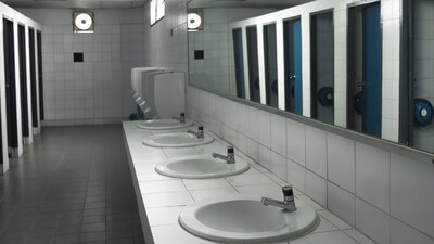 Chinese school reportedly restricts bathroom breaks during class. (Shutterstock)