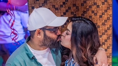 জন্মদিনে স্বামীর ঠোঁটে ঠোঁট ডোবালেন ইমন