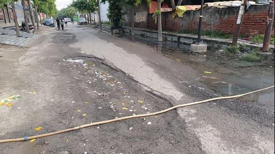 “The authorities should repair the roads, fix the broken drain covers and resolve the sewage overflow,” said Ashok Chauhan, vice-president, RWA Sector 130. (HT Photo)