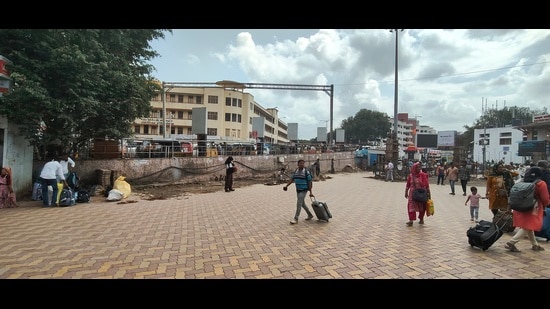 Food stalls removed to ease Pune railway station rush