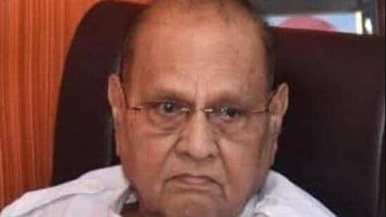 Former Maharashtra minister and senior Maval leader Madan Harkachand Bafna died of a heart attack at a private hospital in Pune on Monday. (HT)