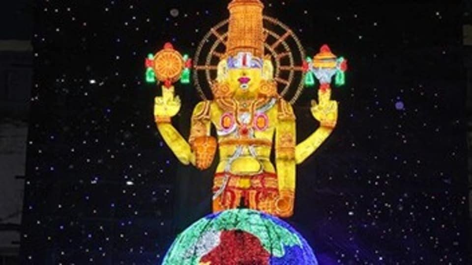 <p>శ్రీవారి సర్వసేనాధిపతి శ్రీ విష్వక్సేనులవారు ఆలయ నాలుగు మాడ వీధుల్లో తిరువీధి ఉత్సవంగా వేంచేసి, బ్రహ్మోత్సవ ఏర్పాట్లను ప్రత్యక్షంగా పరిశీలించి పర్యవేక్షించారు. అనంతరం యాగశాలలో భూమాతకు ప్రత్యేక పూజలు నిర్వహించి, పుట్టమన్నులో నవధాన్యాలను నాటుతూ వైఖానస ఆగమోక్తంగా అంకురార్పణ ప్రక్రియను పూర్తి చేశారు.</p><p> </p>