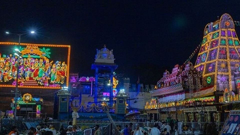 <p>ఈ పవిత్ర సందర్భంలో టీటీడీ ఈవో ముద్దాడ రవిచంద్ర మాట్లాడుతూ, బ్రహ్మోత్సవాలకు విచ్చేసే భక్తుల సౌకర్యార్థం ఈసారి సాధారణం కంటే 30 శాతం అదనంగా ఏర్పాట్లు పూర్తి చేసినట్లు వెల్లడించారు.</p><p> </p>