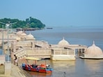  A view of the swollen Ganga river partially submerging the Vindhya Ki Pauri Ghat at Vindhyachal Dham, in Mirzapur district, Uttar Pradesh, on September 14(PTI)