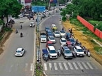 The unpaved portion alongside Mall Road where a slip road is to be constructed. (Gurpreet Singh/HT)